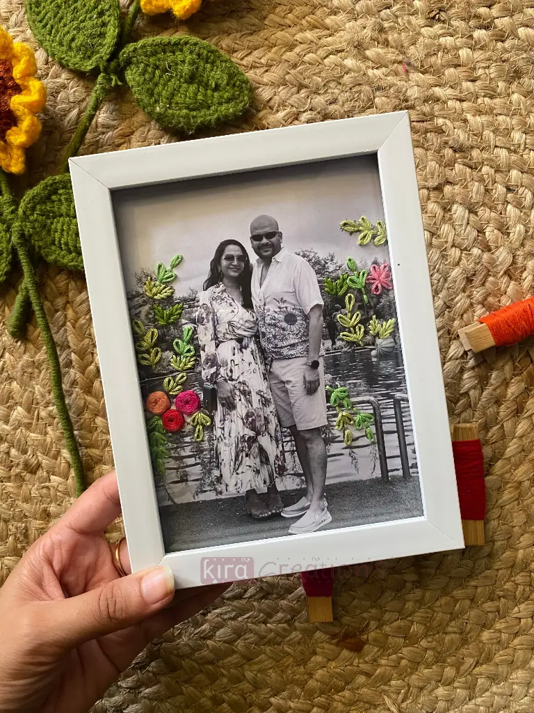 Embroidery work  photo Frame|   embroidery photo frame .| brithday gift | couple gift | anniversary gift | @kiracreations 