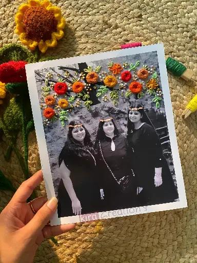 Embroidery work  photo Frame| friends embroidery photo  | brithday gift | couple gift | anniversary gift | @kiracreations 